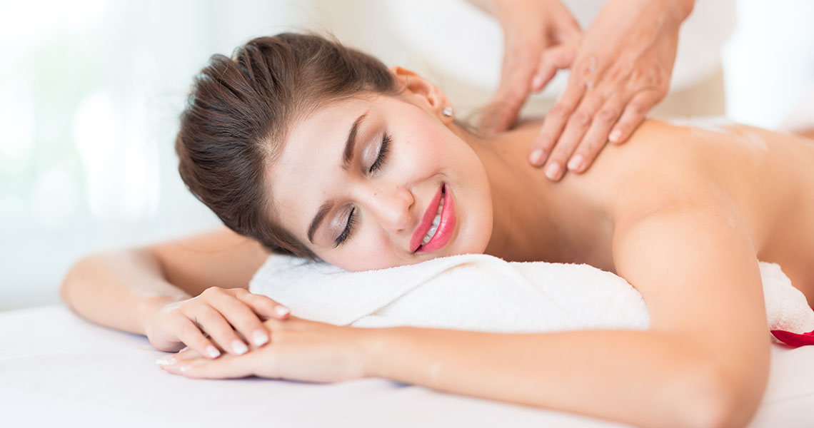 Swedish/Thai Aroma Full Body Massage & Pedicure or Foot Massage (90 min)